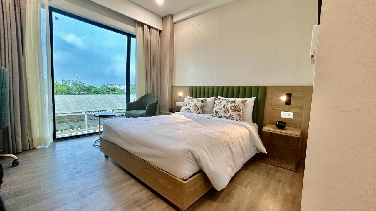Hotel Limon & Banquet Sector 29, Гургаон Екстериор снимка