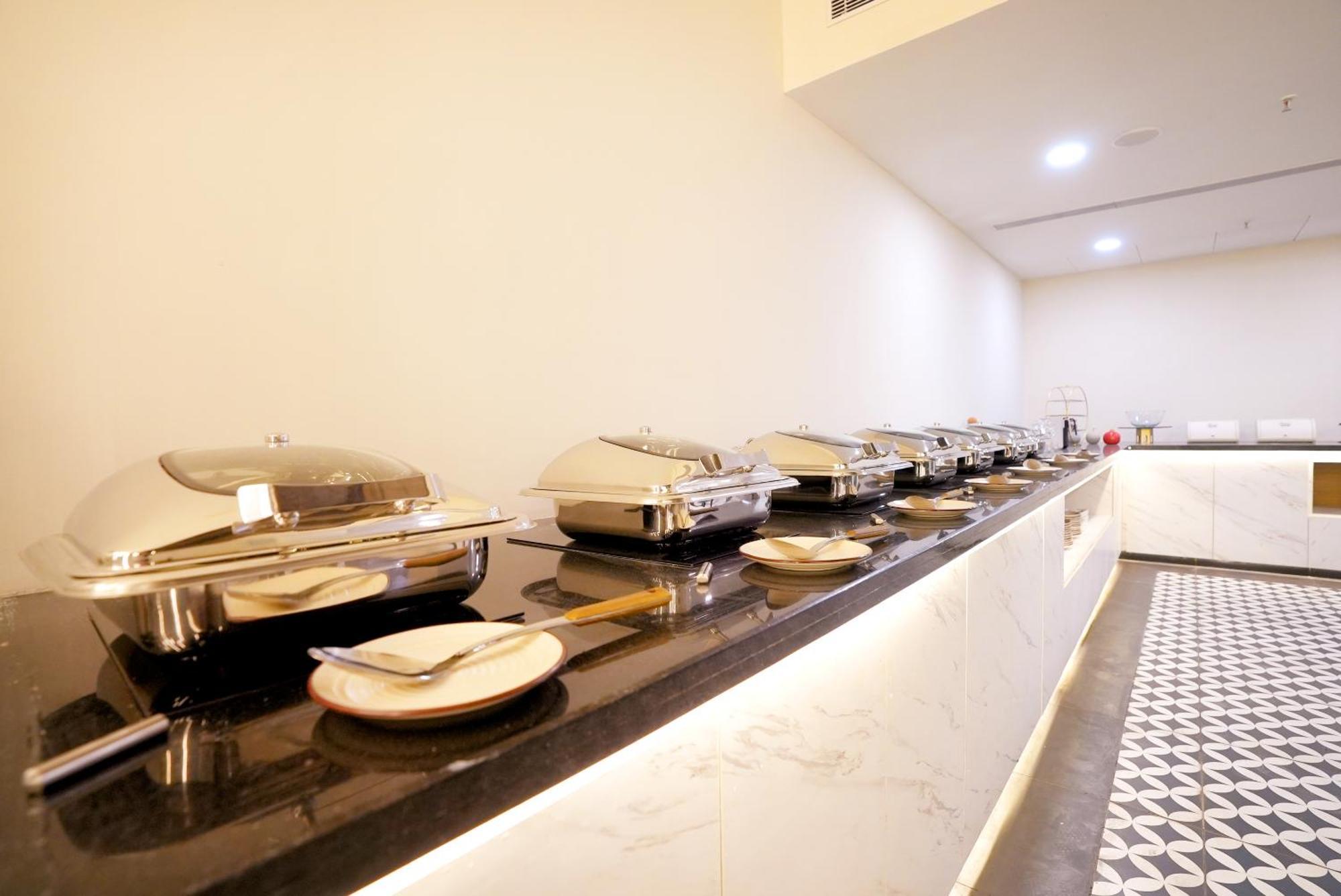 Hotel Limon & Banquet Sector 29, Гургаон Екстериор снимка