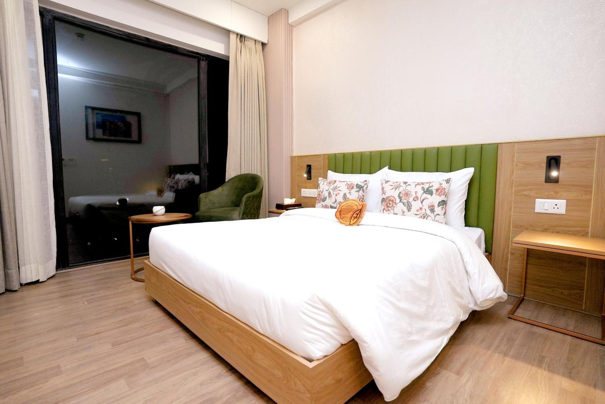 Hotel Limon & Banquet Sector 29, Гургаон Екстериор снимка
