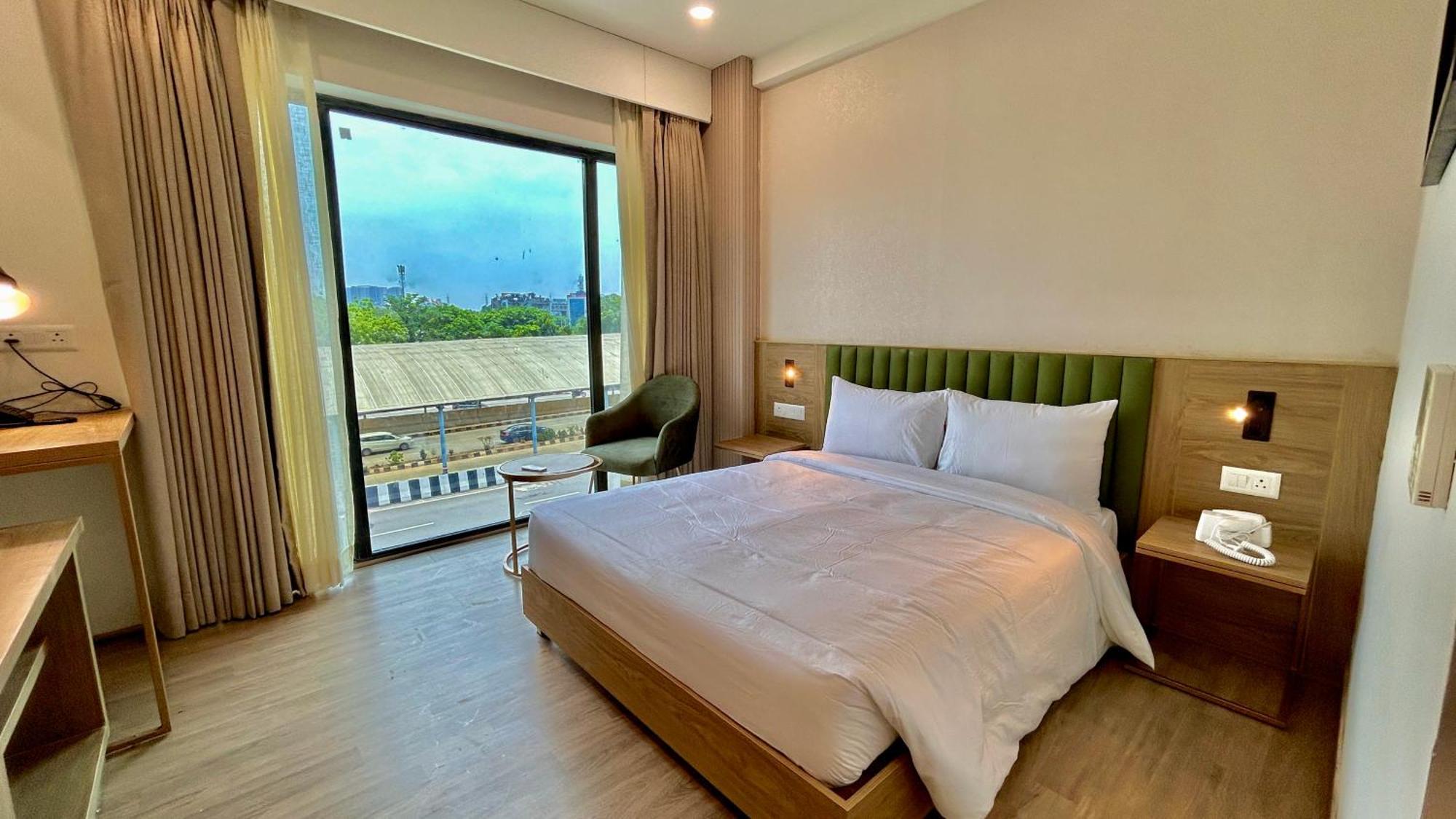 Hotel Limon & Banquet Sector 29, Гургаон Екстериор снимка