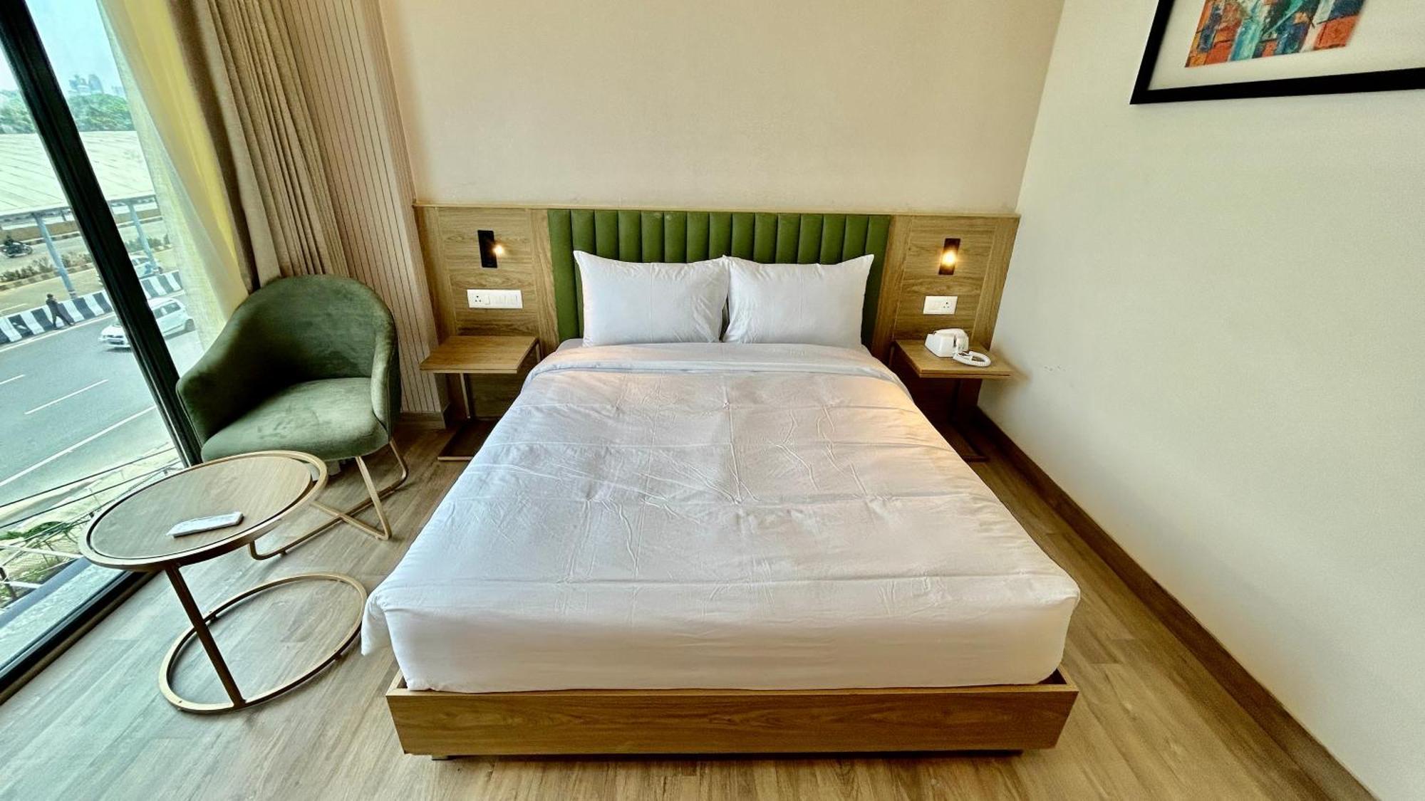 Hotel Limon & Banquet Sector 29, Гургаон Екстериор снимка