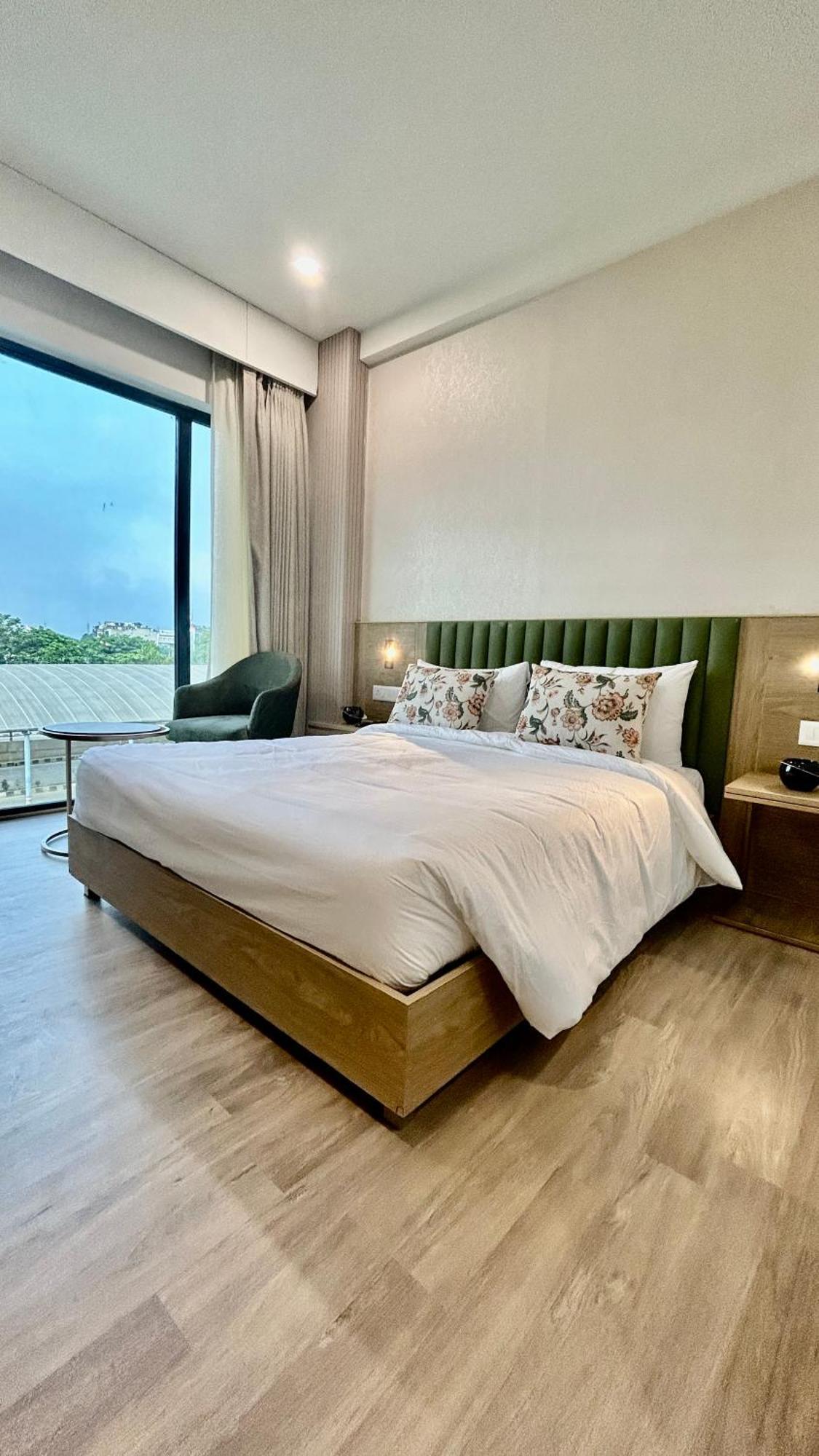 Hotel Limon & Banquet Sector 29, Гургаон Екстериор снимка