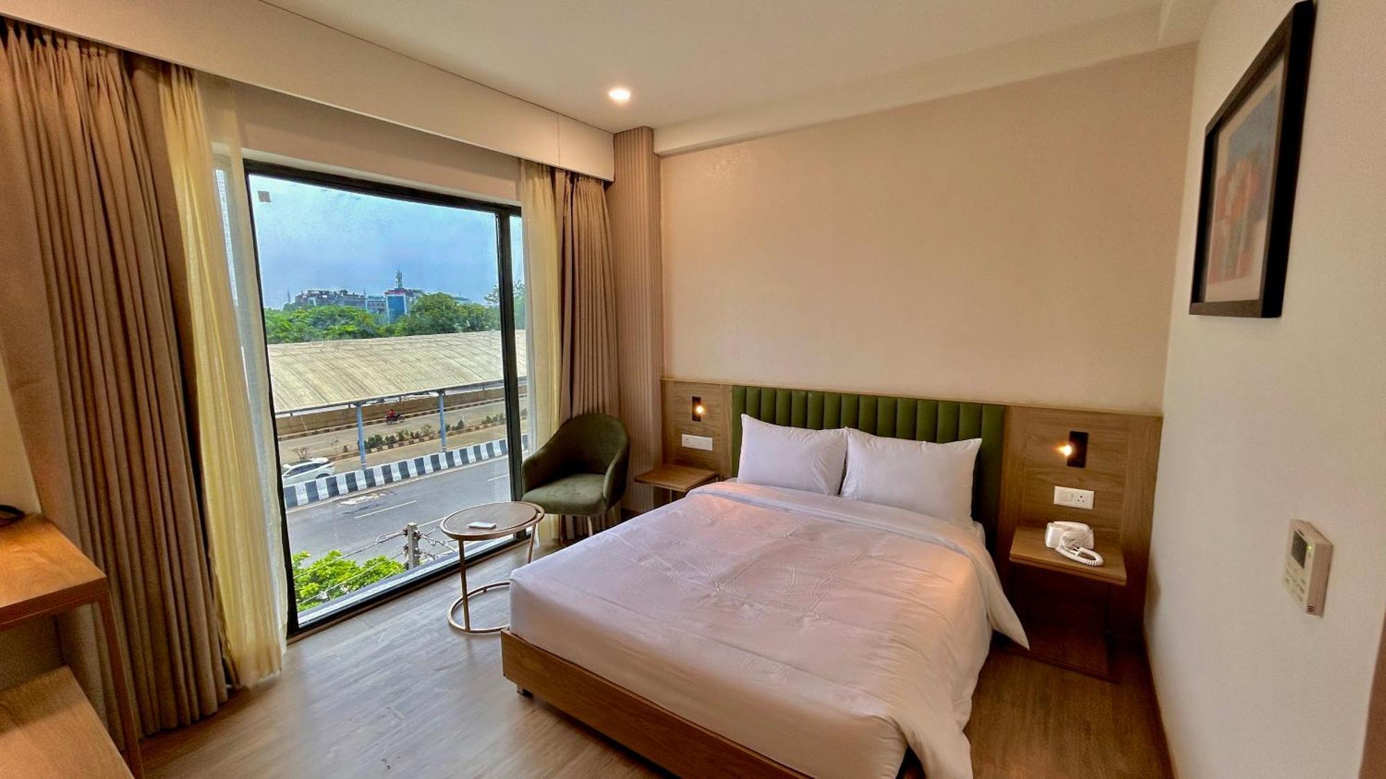 Hotel Limon & Banquet Sector 29, Гургаон Екстериор снимка