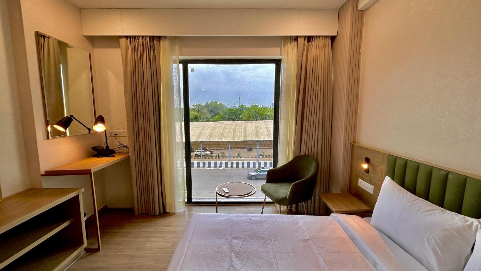 Hotel Limon & Banquet Sector 29, Гургаон Екстериор снимка